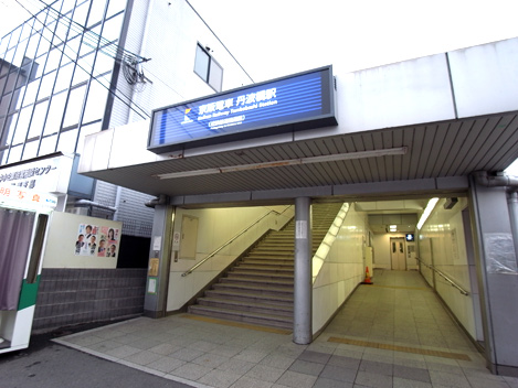 近隣2：徒歩3分の京阪電車入口